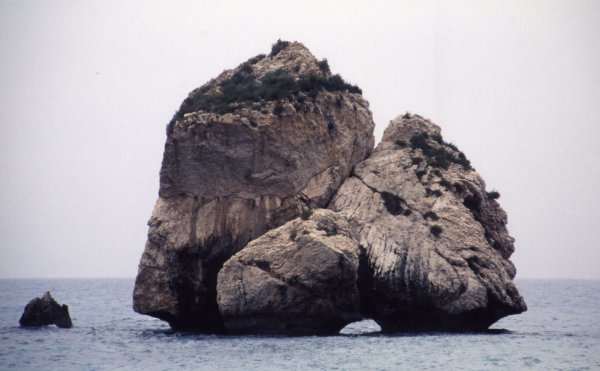 ペトロ・トゥ・ロミウはヴィーナス誕生の伝説の岩