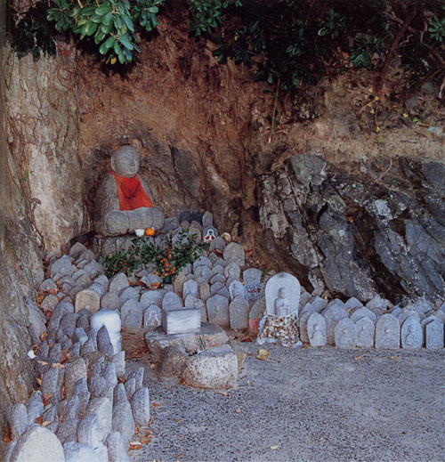 日本島再発見_広島県_芸備群島_因島_地蔵鼻のお礼参りの石仏