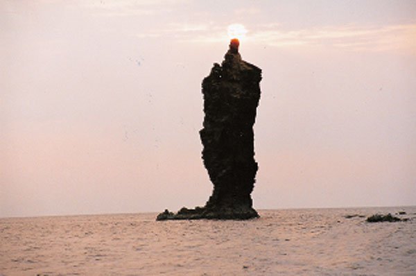 日本の島再発見_島根県_隠岐島_ローソク島