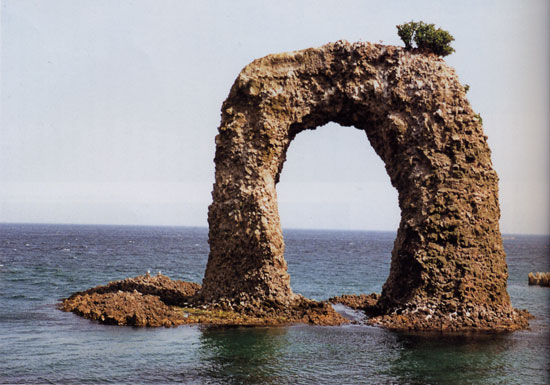 日本の島再発見_北海道_奥尻島_鍋釣岩