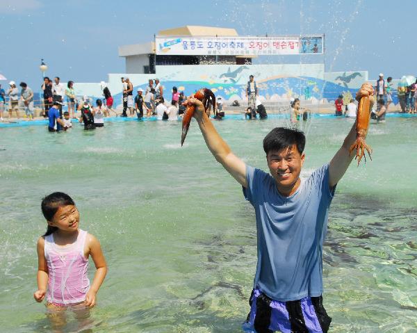 地球の島めぐり_韓国_鬱陵島_イカのつかみ取り