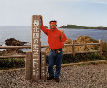 日本の島再発見_北海道_礼文島_日本西北限のスコトン岬の筆者