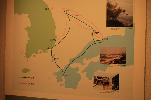 地球の島めぐり_韓国_鬱陵島_韓国と日本の地図・独島博物館にて