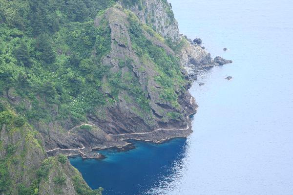 地球の島めぐり_韓国_鬱陵島_遊歩道の海はとても綺麗だ