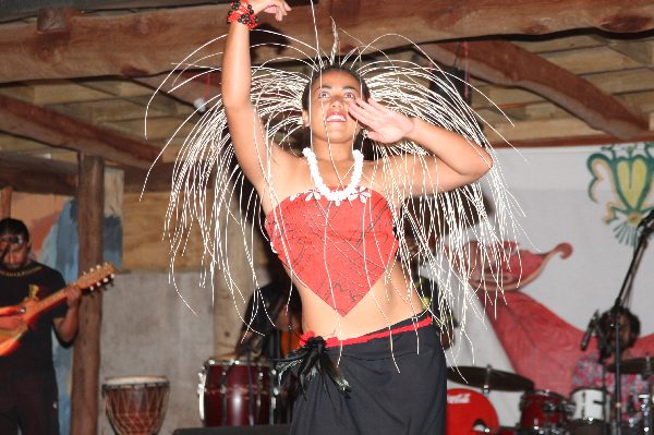 チリ共和国　イースター島　ダンスショー　マタトア