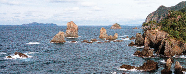 日本の島再発見_山口県_萩諸島_青海島_自然研究路から見た北海岸の景勝地