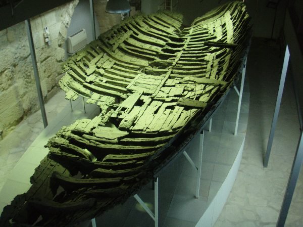 ２３００年前の難破船